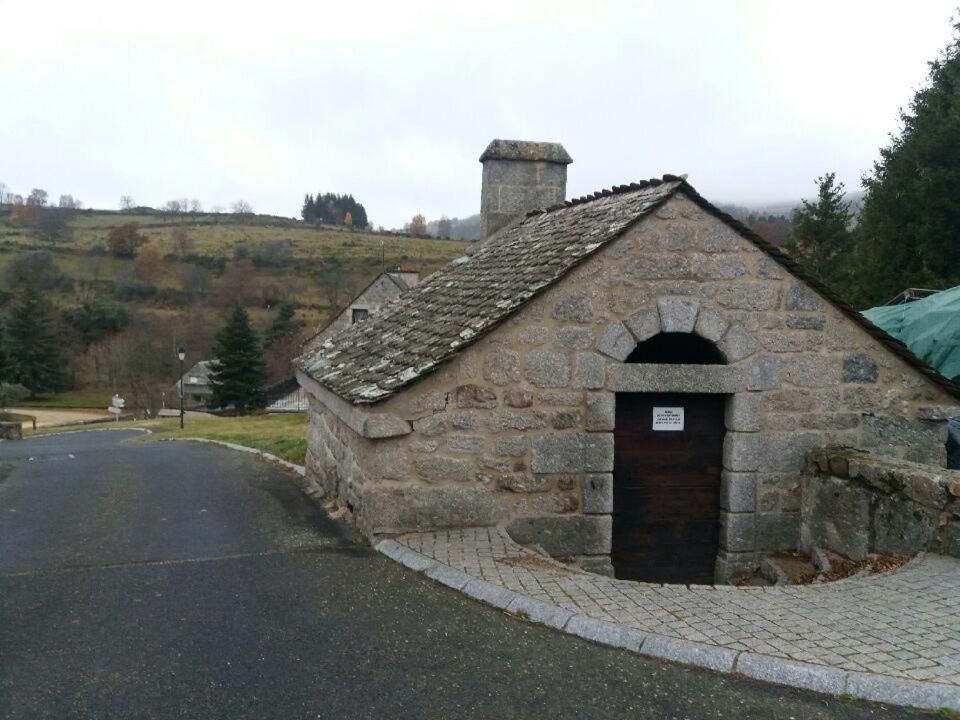 Lo Vedelier D'Aubrac Apartment Laguiole Exterior photo